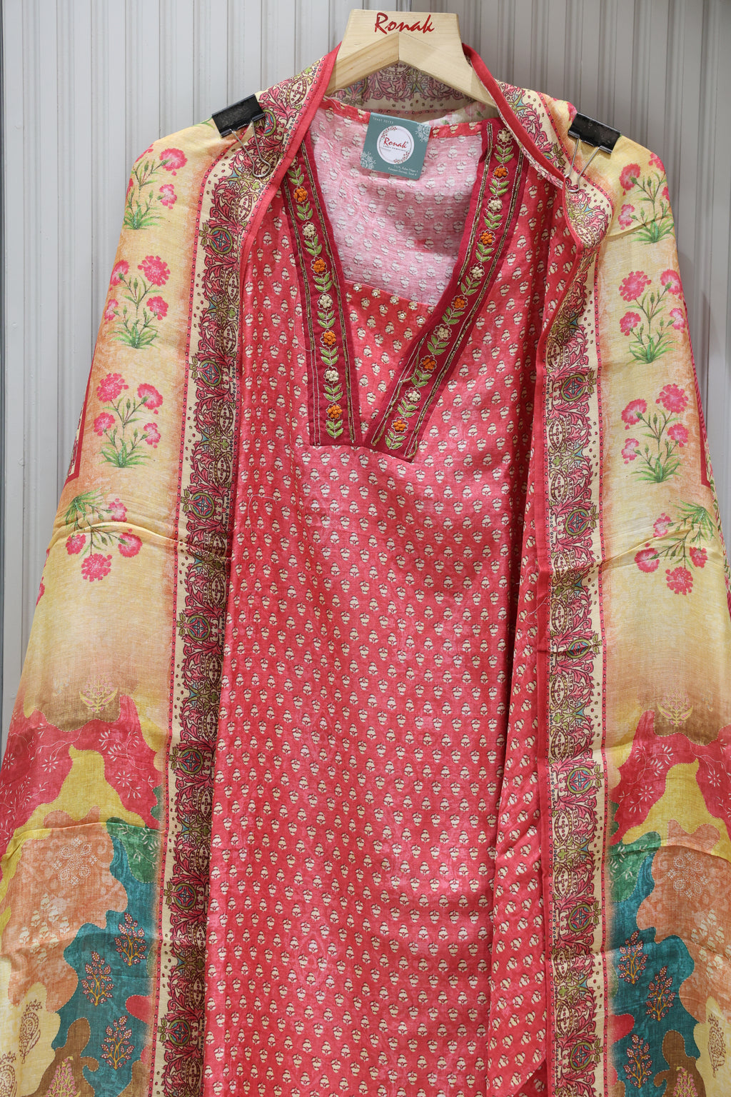 Premium Pure lilen Unstitched Suit with dupatta also lilen