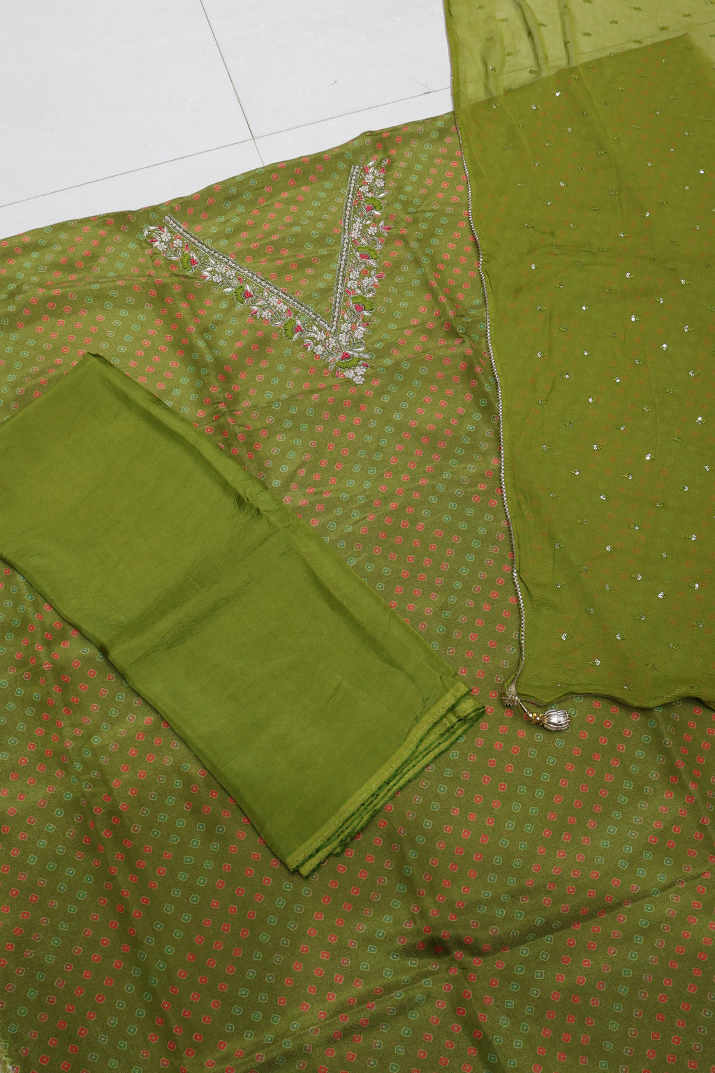 Premium simmer Suit with neck line handwork & pure chiffon Dupatta